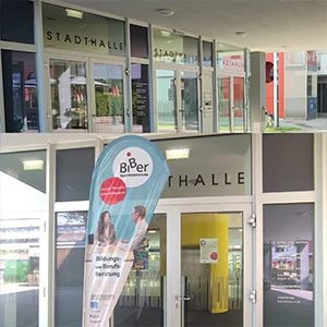 Foto vom Beratungsstandort Oberndorf, Eingang Stadthalle Oberndorf